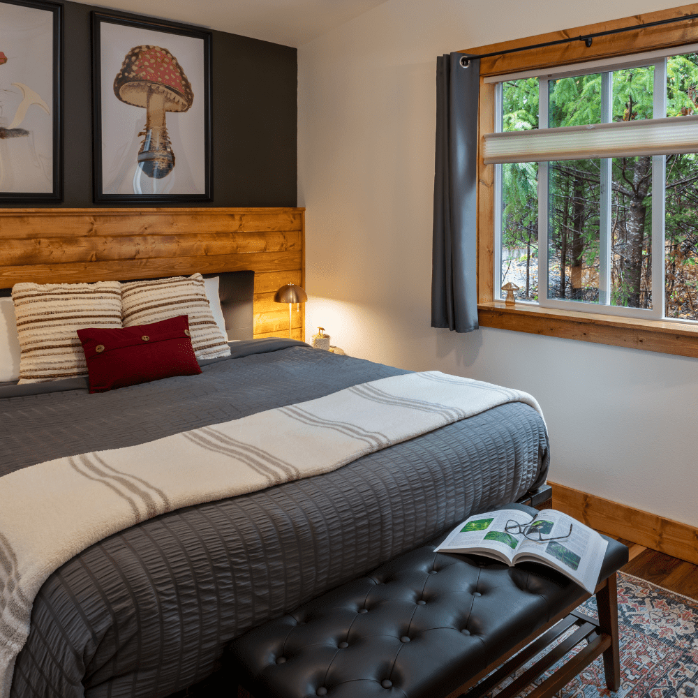 IMAGE OF KING BED AT FORAGER'S CABIN AT BACKWOODS CABINS